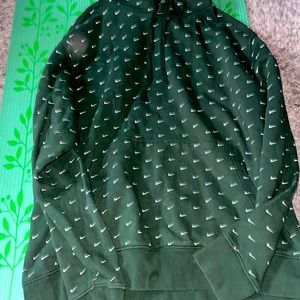 GREEN NIKE SWEATSHIRT